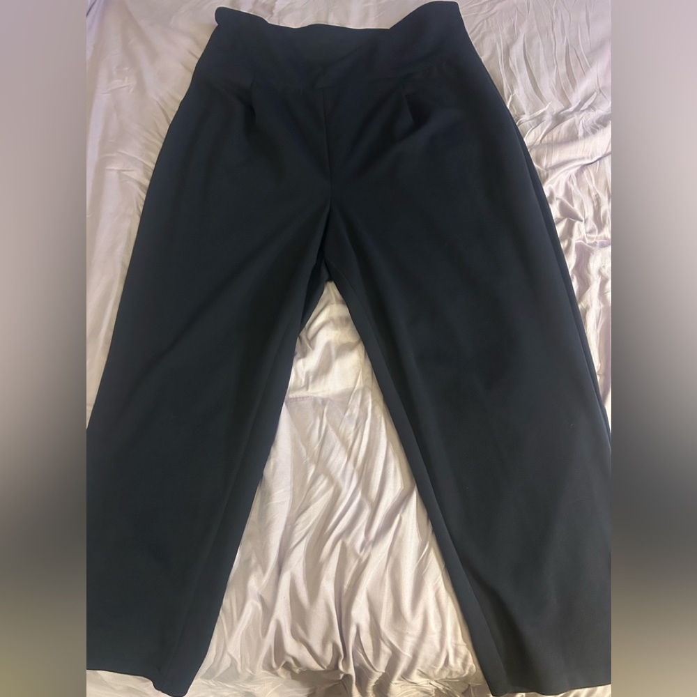 Never worn. Criss cross trousers, size 3X.